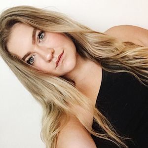 Meet your Posher, Zoé-mia